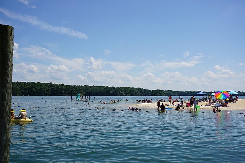 Smith Mountain Lake State Park Beach Huddleston, Virginia, via  Galleria Laureata / Shutterstock.com