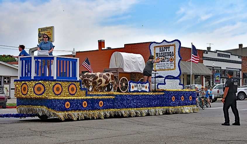 Float celebrating the 200th year of the Santa Fe Trail and the Happy Washunga Days Parade