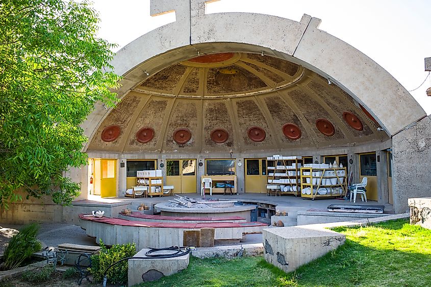 The Ceramics Aspe in Arcosanti. Concrete blocks and geometric shapes highlight the Arcosanti architecture.