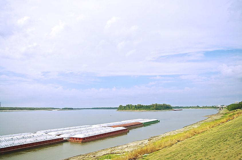 The Mississippi River's Kentucky Bend. Image credit: Brian Stansberry, CC BY 4.0 <https://creativecommons.org/licenses/by/4.0>, via Wikimedia Commons.
