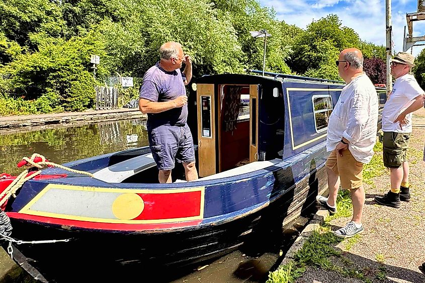 Being shown the ropes by Napton Narrowboats. Image credit: Bryan Dearsley