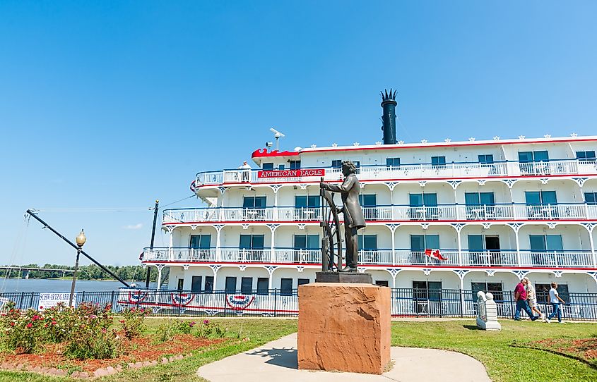 statue of Mark Twain in Hannibal