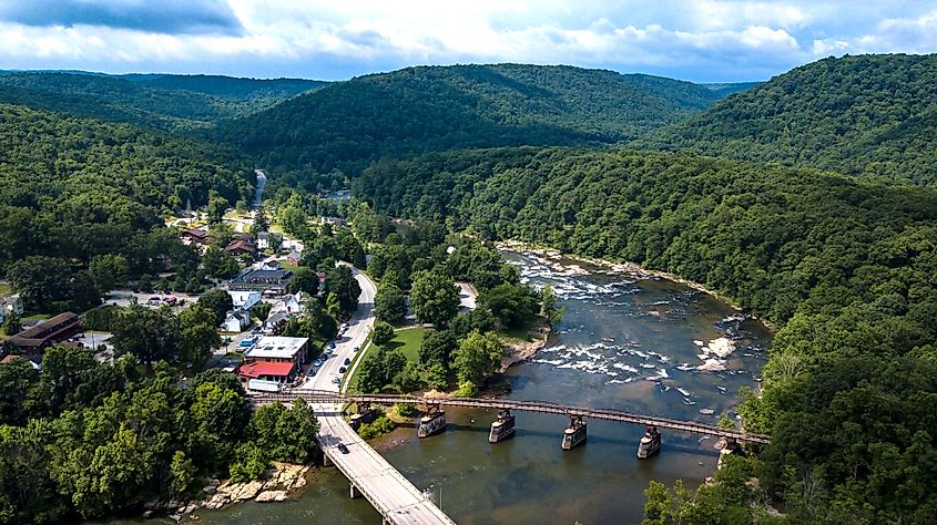 The Pennsylvania River flowing through Ohiopyle.