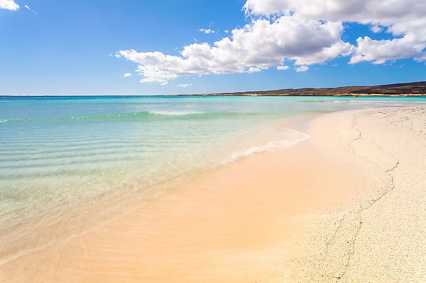 Beautiful turquoise water shoreline at Ningaloo Reef, Exmouth, on the west coast of Australia. Turquoise Bay, Western Australia, Australia.