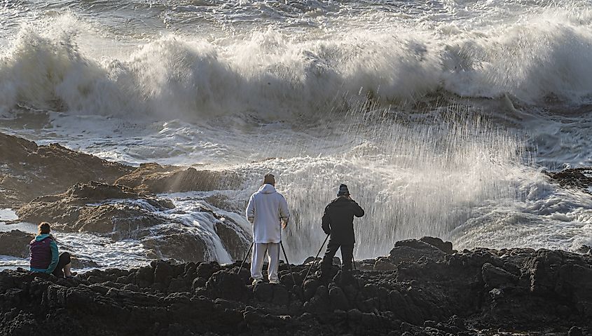 Ocean waves pouring into Thor's Well 