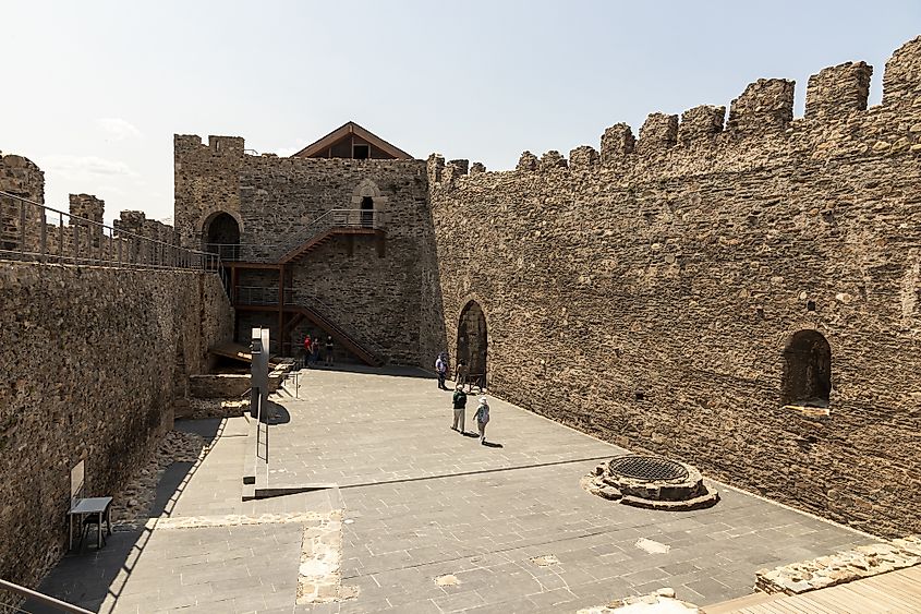 Turistas en el Castillo Templario (Castillo de los Templarios) en Ponferrada, España.