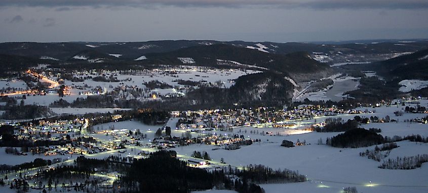 Hammarstrand, Sweden, at night. Nare, CC BY-SA 3.0 <https://creativecommons.org/licenses/by-sa/3.0>, via Wikimedia Commons