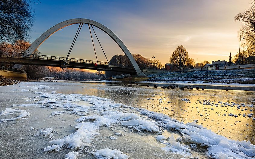 Winter landscape along the Emajogi River.