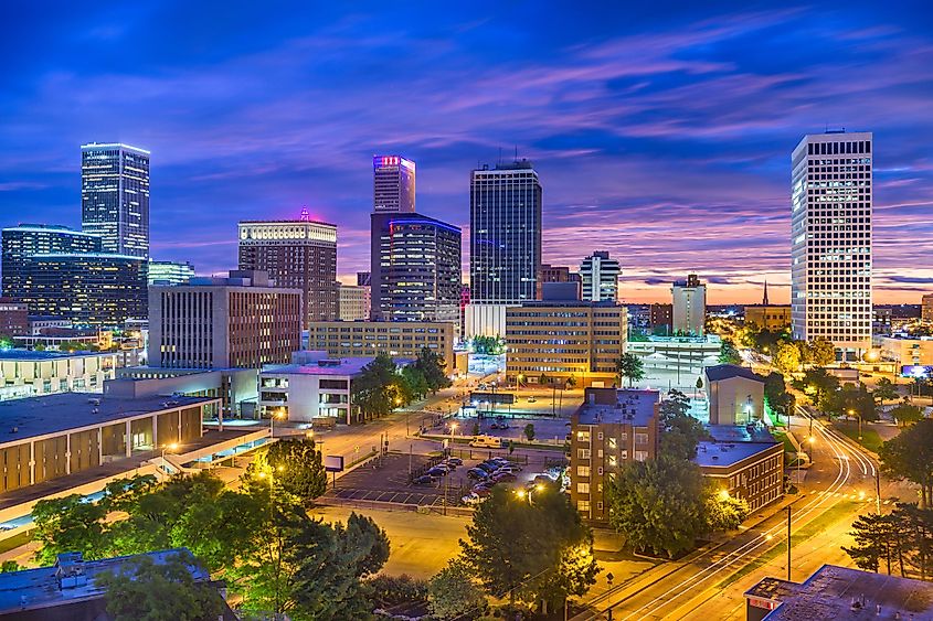 Tulsa, Oklahoma, USA skyline at twilight.