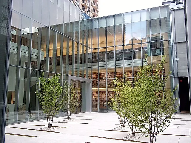 Poetry Foundation's Poetry Building in Chicago - Library and main entrance. Alanscottwalker via wikicommons