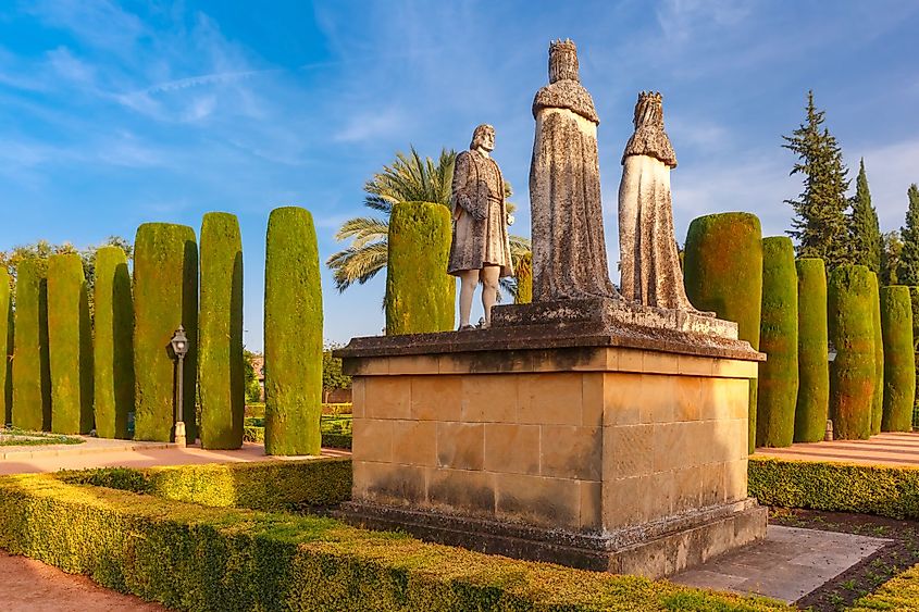 Statues en pierre de Christophe Colomb et des Rois Catholiques en Espagne