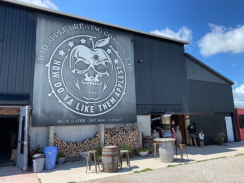 A large black barn-turned brewery called "Bad Apple Brewery" as per the giant black banner.