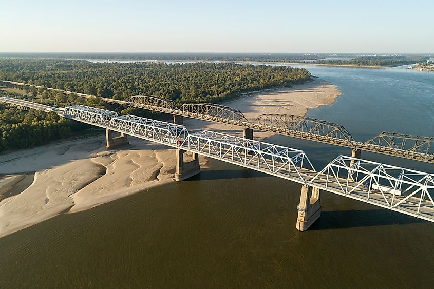 Low water reveals the sandbars under a bridge in Vicksburg, Mississippi. Credit: Justin Wilkens/Shutterstock.com