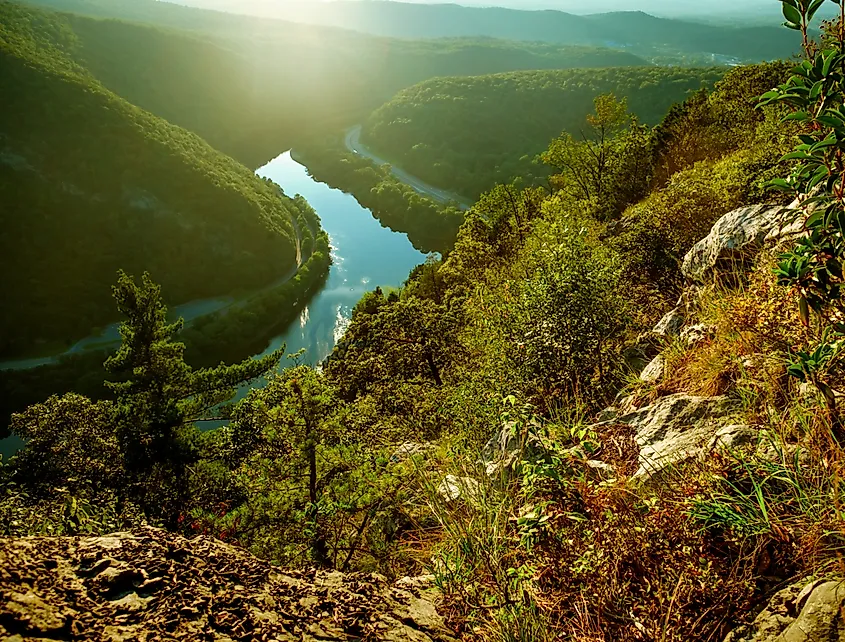View of Mount Minsi from Mount Tammany at the Delaware Water Gap