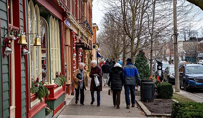 View of Queen Street in the historic old town of Niagara-on-the-Lake.