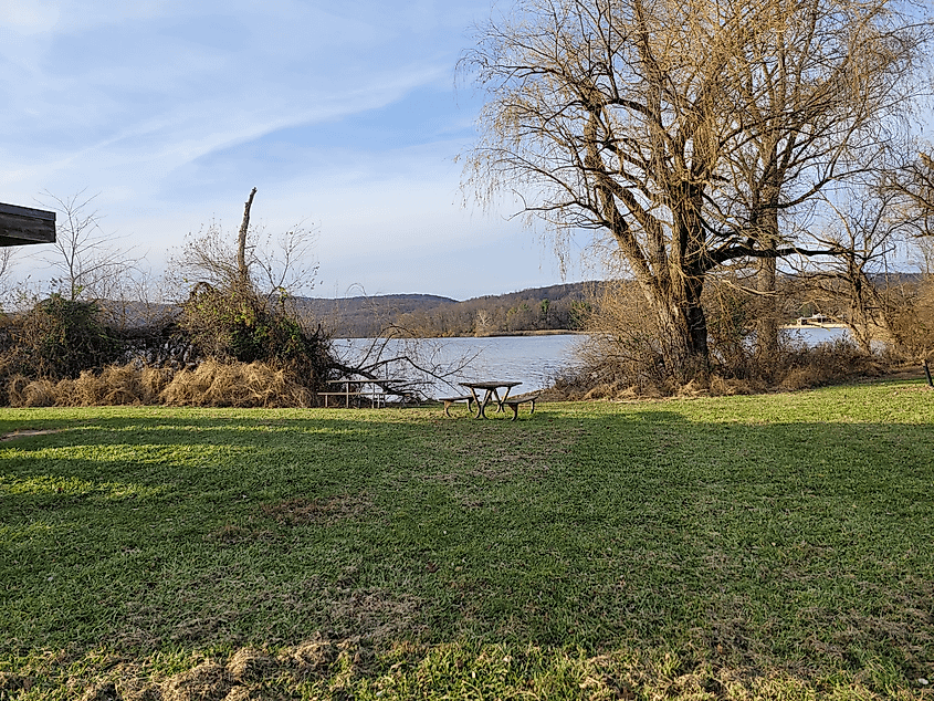 A picnic table by the reservoir at Spruce Run Recreation Area in Clinton, New Jersey.