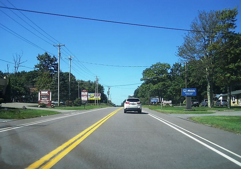 Westbound Pennsylvania Route 940 in Pocono Summit, Tobyhanna Township, Pennsylvania