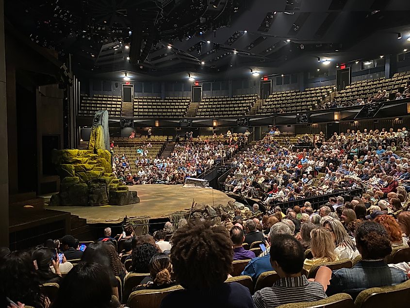 Pre-show at a large semi-circle theatre