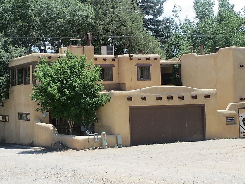 Within the plaza and the back of La Loma Plaza. CaroleHenson - Own work via Wikipedia