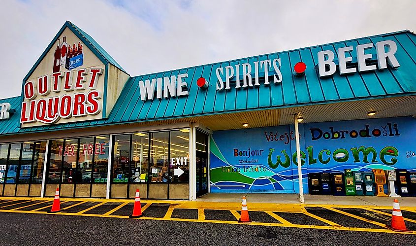 Outlet Liquors Store, Rehoboth Beach, Delaware, USA. 