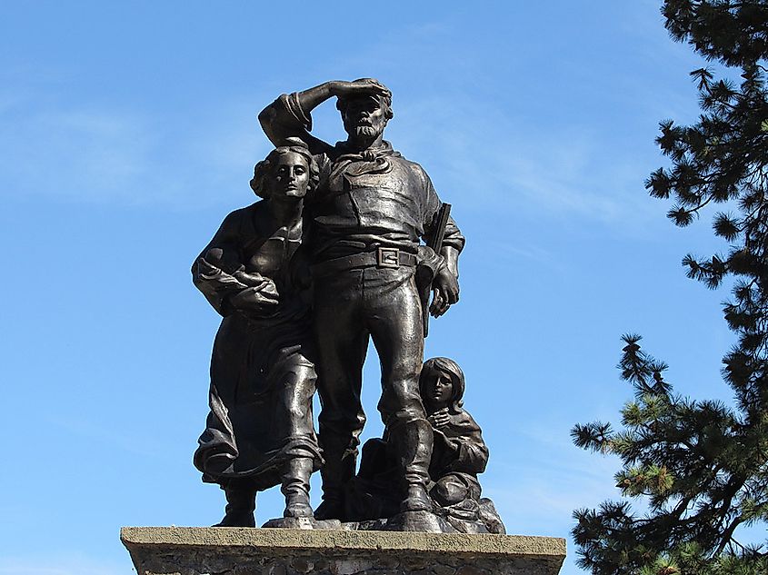 Monument to the Donner Party in Donner Memorial State Park. Miguel Stanley via Wikicommons