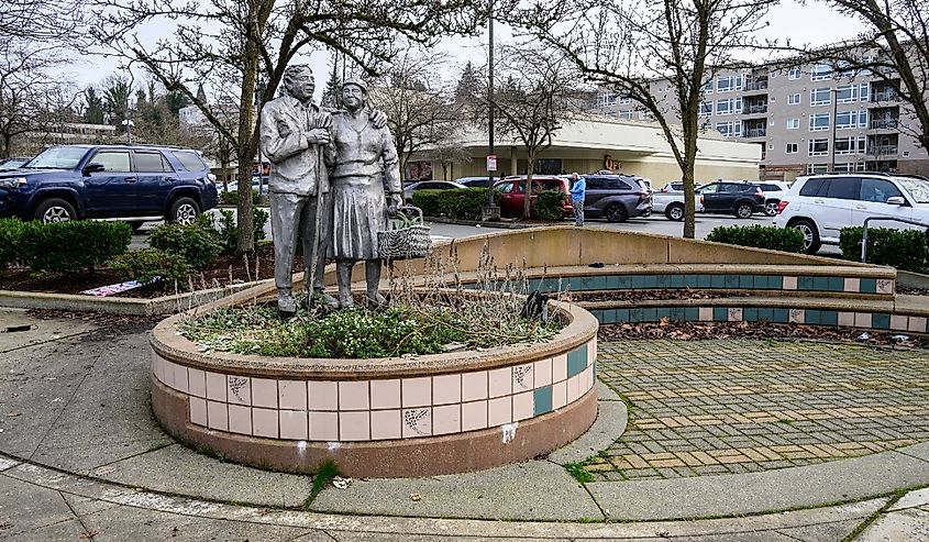 Downtown Mercer Island, public art, sculpture of two people standing in a sidewalk planter