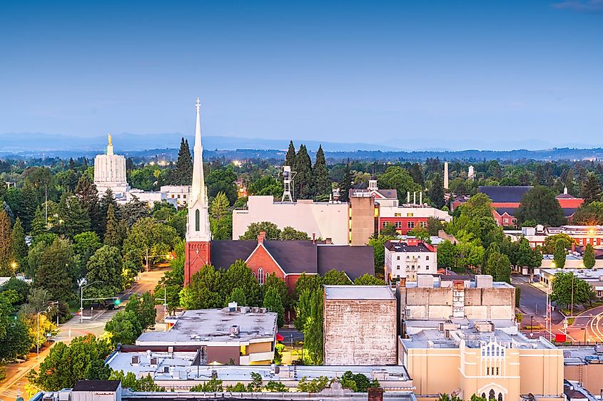 Salem, Oregon, downtown city skyline at dusk.
