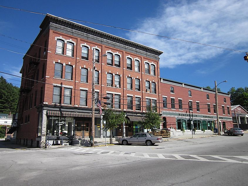 Mayo Block, Northfield, Vermont, By Doug Kerr from Albany, NY, United States - Northfield, Vermont