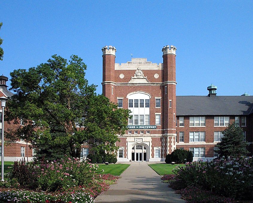 Administration Building at Northwest Missouri State University, CC BY-SA 2.5, https://commons.wikimedia.org/w/index.php?curid=1111153