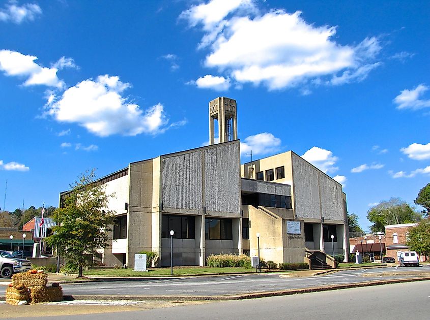 The Waynesboro County Courhouse in Waynerboro, Tennessee.