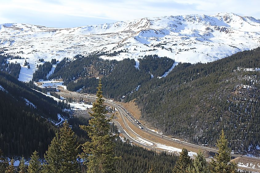 traffic on Interstate-70 before entering Eisenhower-Johnson Memorial Tunnel. Editorial credit: BUI LE MANH HUNG / Shutterstock.com