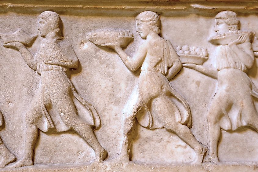 Spartans serving food