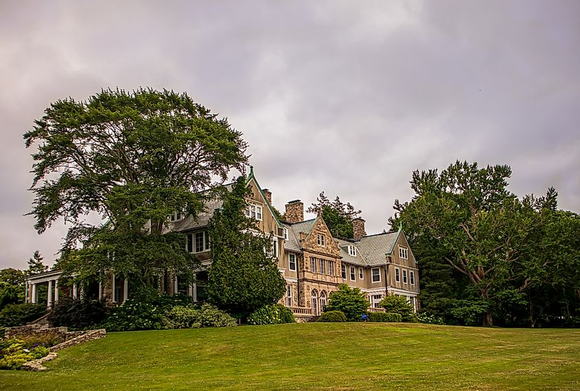 Historic Blithewold Mansion, Gardens & Arboretum. Extensive grounds and garden, via Faina Gurevich / Shutterstock.com