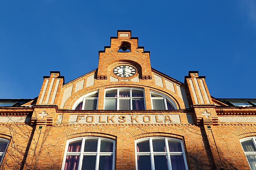  Swedish compulsory school in the previous school system was an elementary school (folkskola).
