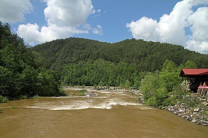 Ocoee River in flood, runs by the Ocoee White Water Centre (Center) - Ducktown, Tennessee,