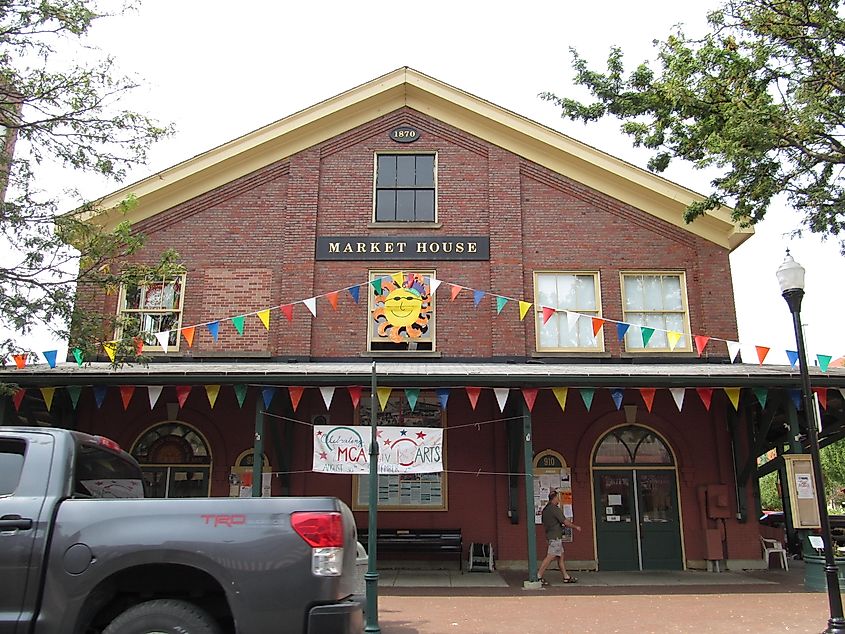 Market House in Meadville, Pennsylvania. By Doug Kerr from Albany, NY, United States - Meadville, PennsylvaniaUploaded by GrapedApe, CC BY-SA 2.0, https://commons.wikimedia.org/w/index.php?curid=25211746