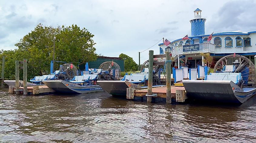 The Airboat tours in the Everglades are touristic highlight in Florida.