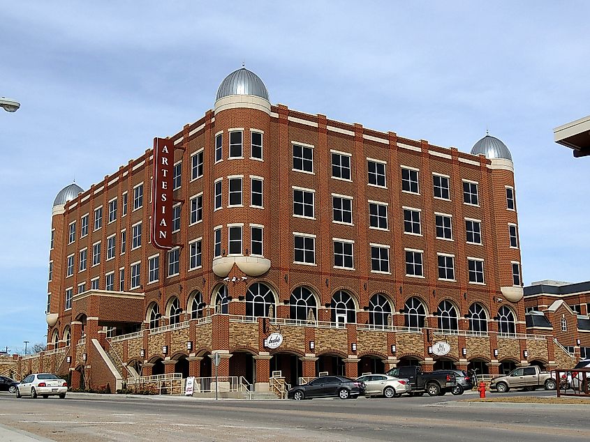 Artesian Hotel, Casino, and Spa in Sulphur, Oklahoma. (By duggar11 - CC BY 2.0, Wikimedia Commons.)