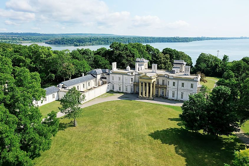 view of Dundurn Castle in Hamilton, Ontario