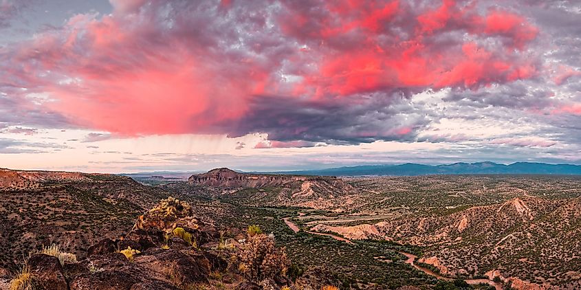 Rio Grande, Sangre De Cristo And Black Mesa From White Rock Overlook - New Mexico