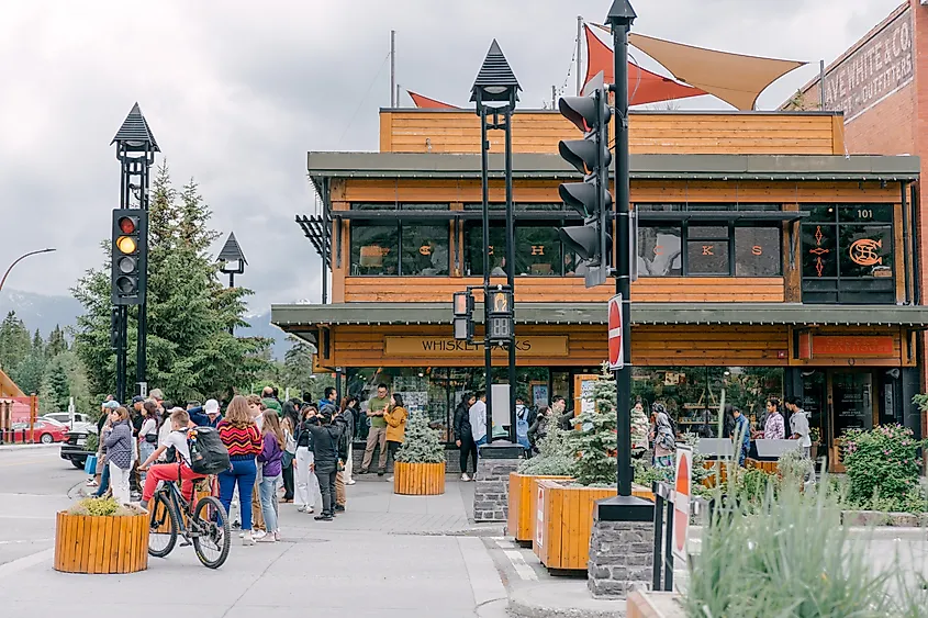 Banff, Alberta: Downtown, walking street with caffee, restaurants and suvenir shops