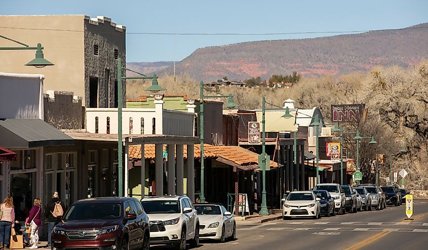 Afternoon traffic flows through Main Street in the historic downtown quarter, Cottonwood, Arizona.