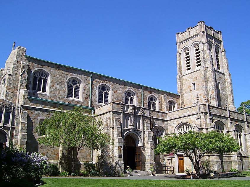 Emmanuel Church in Newport, Rhode Island (Credit: Swampyank at English Wikipedia, CC BY-SA 3.0 <https://creativecommons.org/licenses/by-sa/3.0>, via Wikimedia Commons)