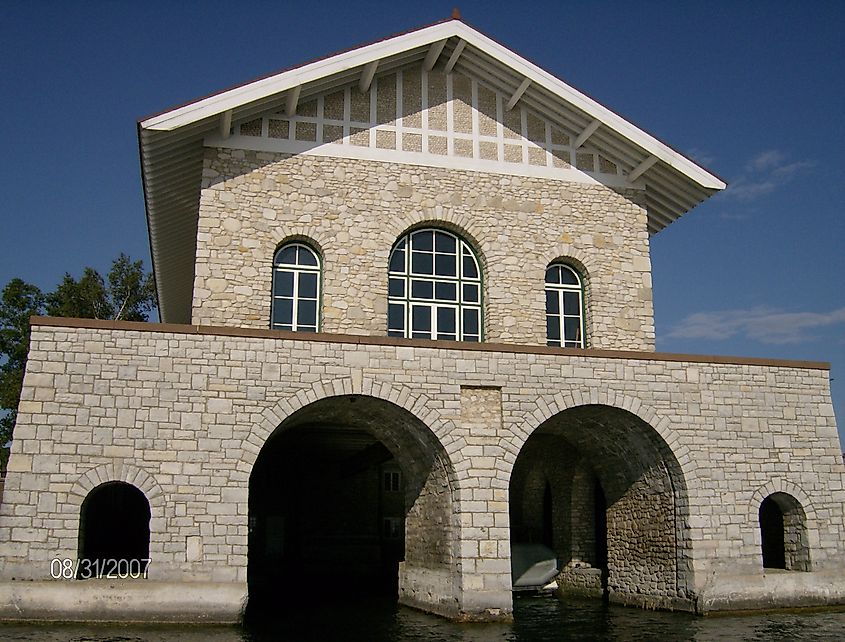 Icelandic Stone Boathouse on Rock Island, Wisconsin. It is in the w:Thordarson Estate Historic District, a historic district on the National Register of Historic Places. By FleetCaptain Charles Kenyon - Own work, CC BY-SA 3.0, https://commons.wikimedia.org/w/index.php?curid=4067786