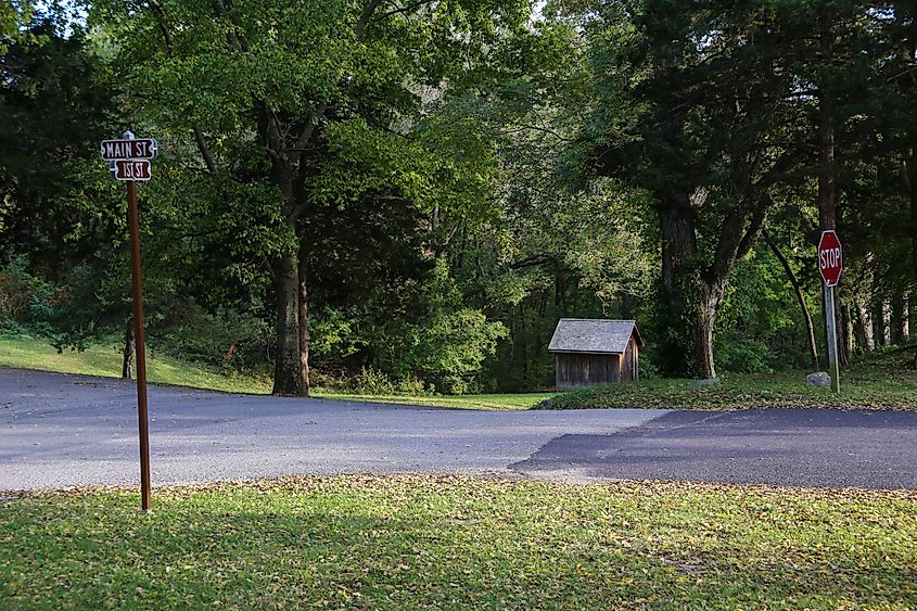 Beautiful path by the woods in Arrow Rock, Missouri