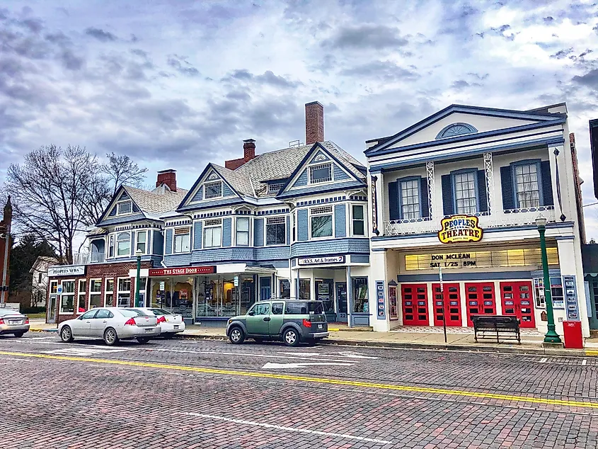  Street view of downtown Marietta with cars parked at curb and the People’s Bank Theatre seen prominently, via Wendy van Overstreet / Shutterstock.com