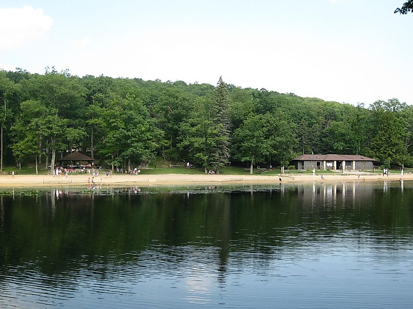 beach house on the shore of the lake at Black Moshannon State Park, Rush Township. Ruhrfisch/Wikipedia, CC BY-SA 4.0