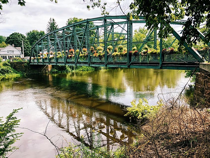Цветочный мост Олд-Дрейк-Хилл - это мост в Симсбери, штат Коннектикут