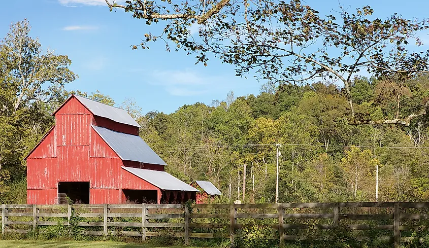 Old red barn at Rutledge Falls in Tullahoma, Tennessee