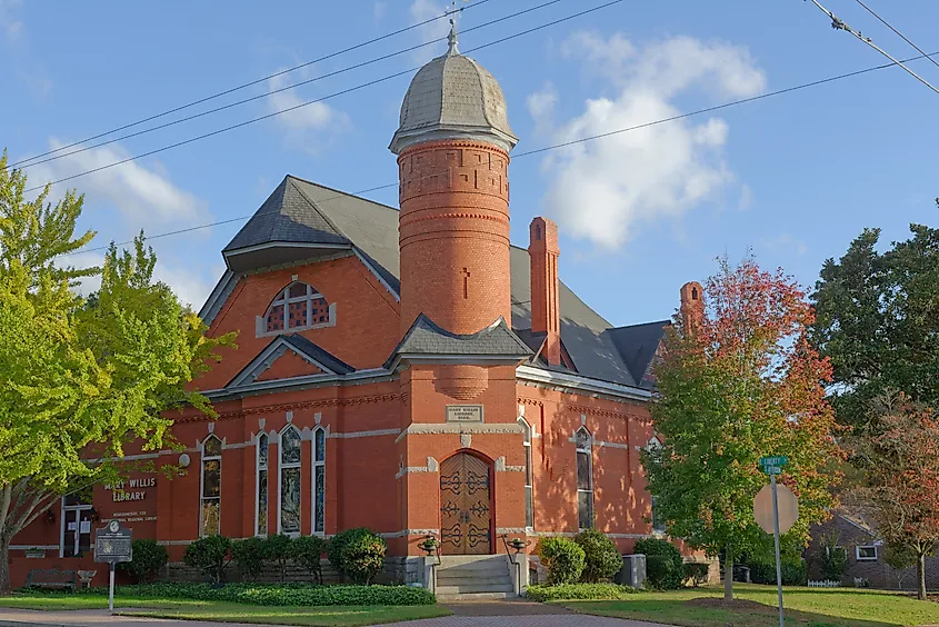 View of the Mary Willis Library in Washington, Georgia.